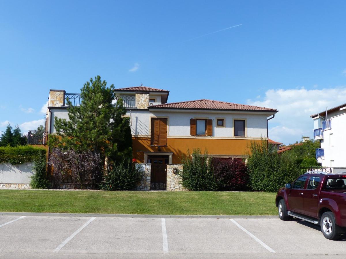 Toscana Lakeside Apartments I - II Family Friend Шиофок Экстерьер фото